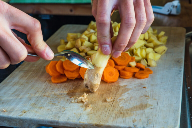 Fruchtiges Kartoffel-Curry mit Birne - The Veggie Camper